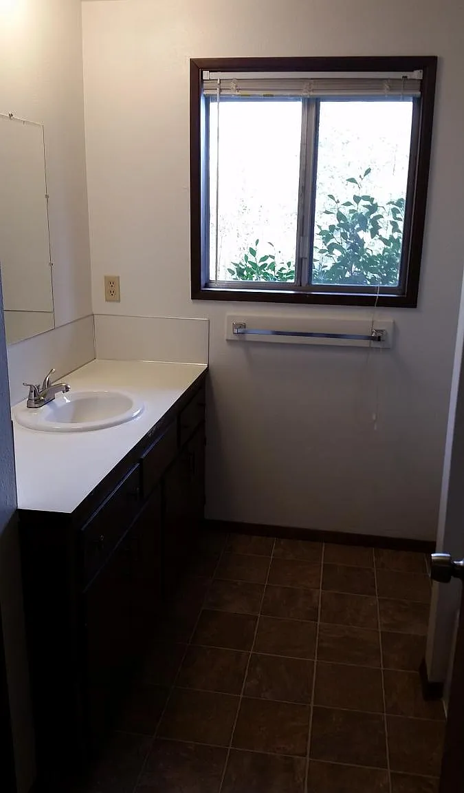 3 bed, 1000 sqft, $1,495 — Photo 4