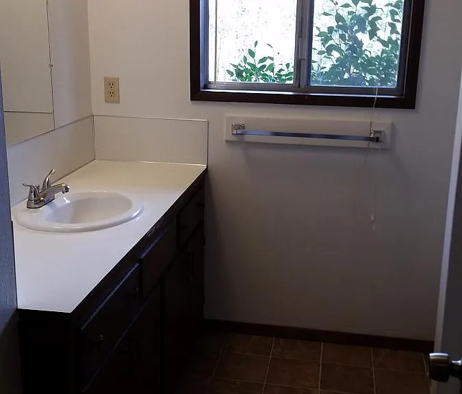 220 SW Maple St #220A — Photo 4