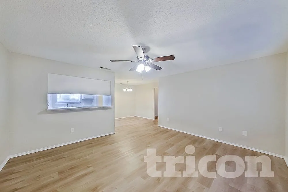 4805 Sugar Tree Court Arlington TX — Photo 2