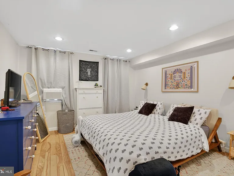 2053 E Sergeant St — Photo 12