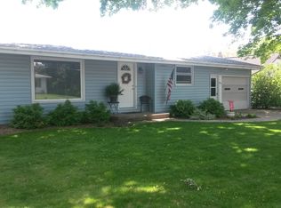 206 N Garfield St, Roanoke, IL