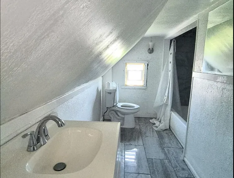 415 Everett St — Photo 10