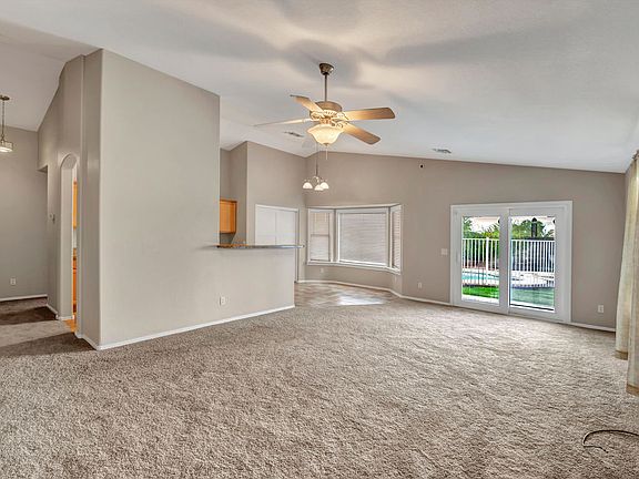 3rd image of 1724 E Francisco Dr