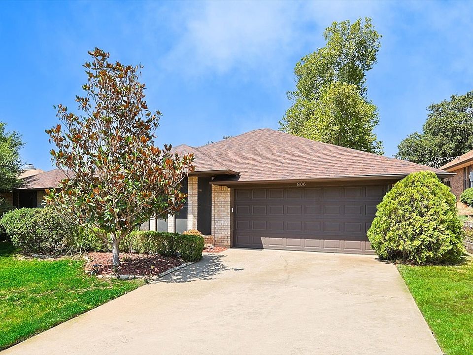 1st image of 806 Woodberry Ct