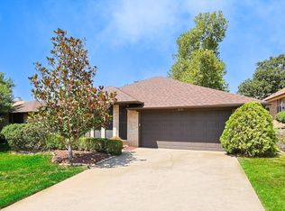 806 Woodberry Ct, Euless, TX 76039