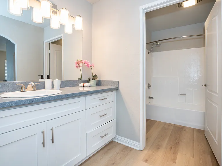 Mansfield Terrace Apartments — Photo 25