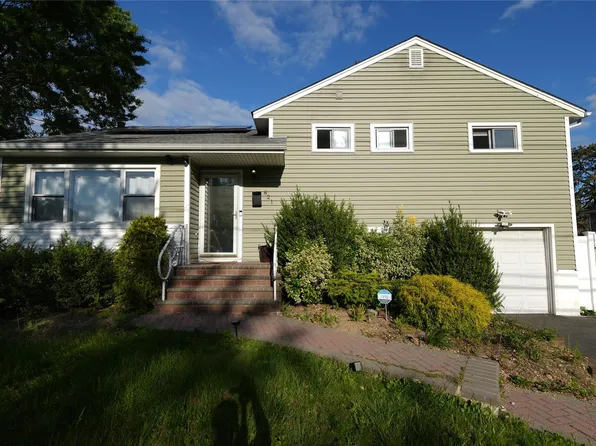 821 VIRGINIA AVE, North Bellmore, NY 11710