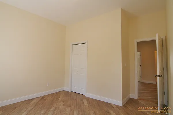 Rented by aptsandlofts.com | media 6