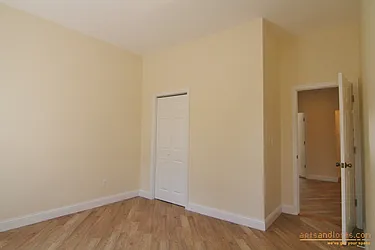 Rented by aptsandlofts.com