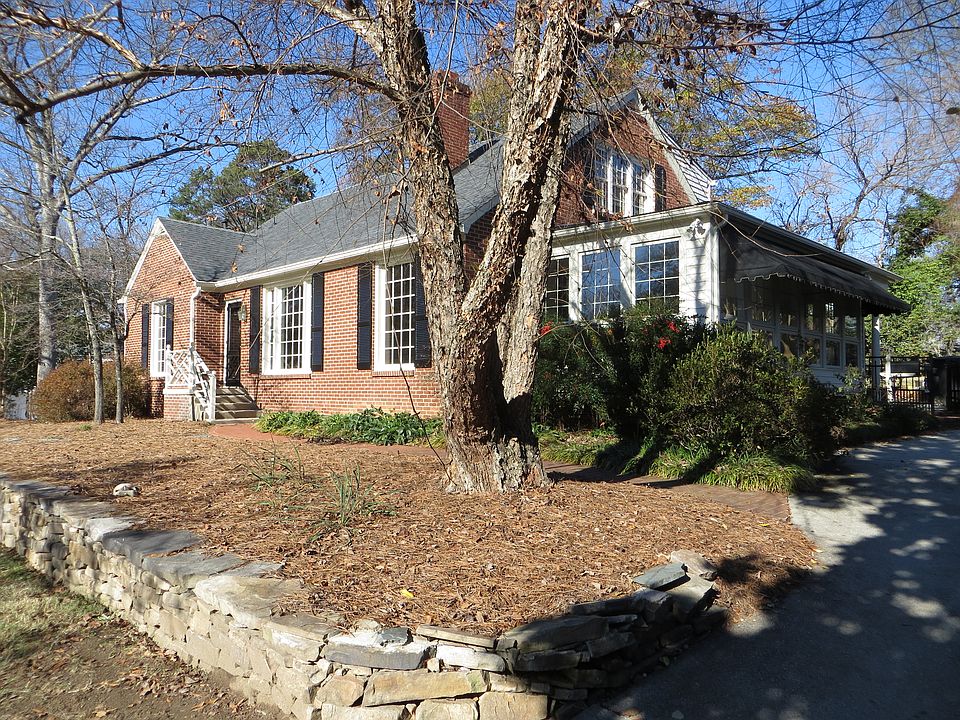 804 Hillcrest Drive