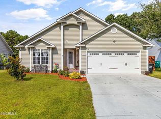 430 Boysenberry Ln, Hubert, NC 28539