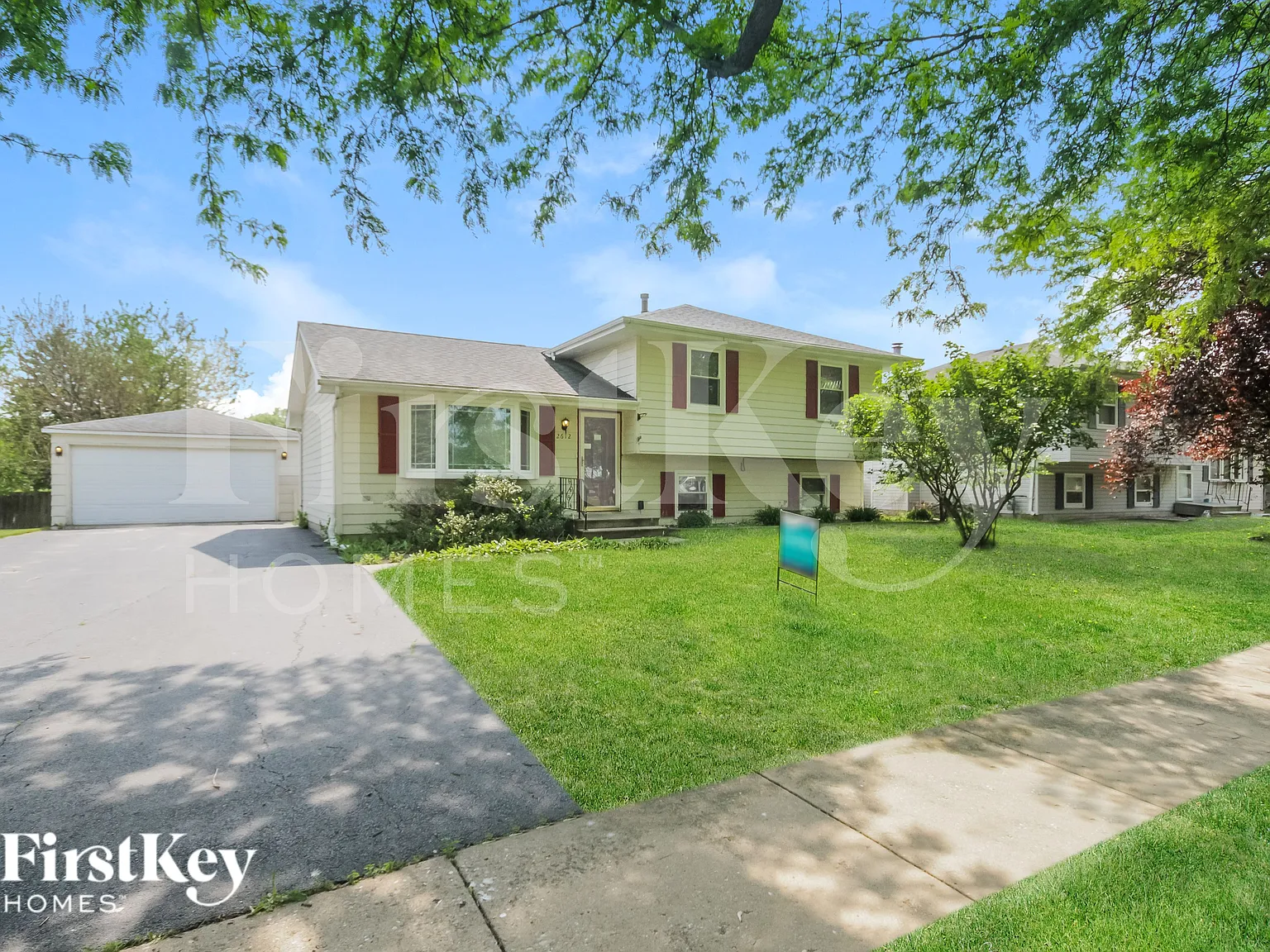 3 bed, 1.5 bath, 1744 sqft, $3,050 — Photo 2