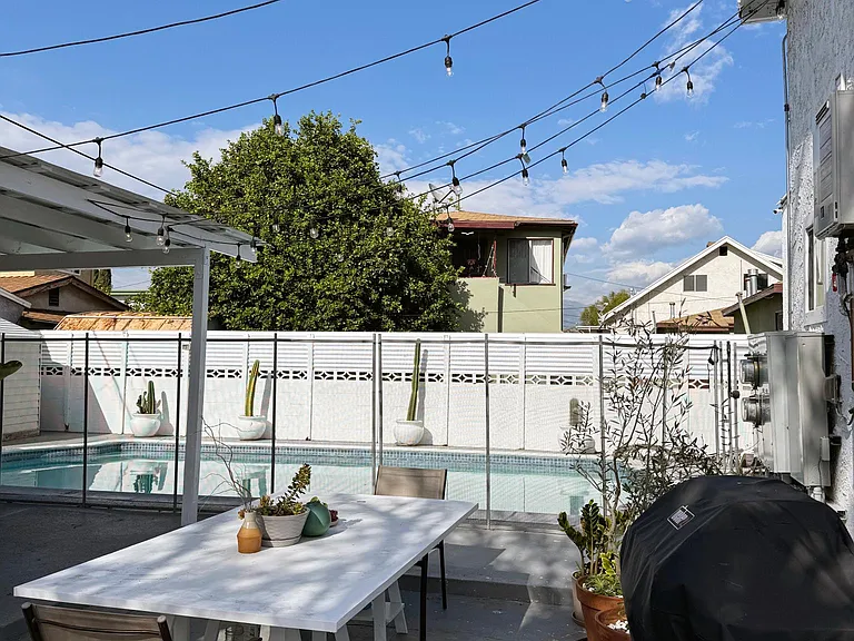 2823 1/2 Allesandro St — Photo 19