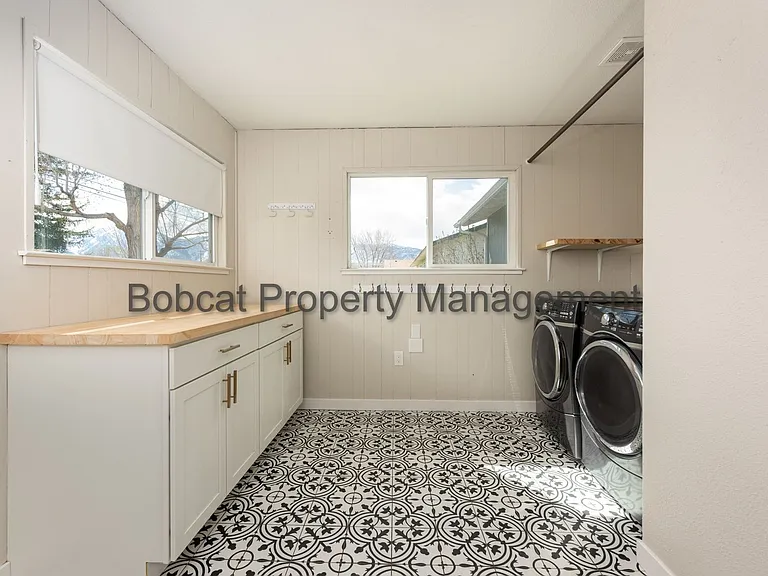 1121 Spruce St — Photo 24