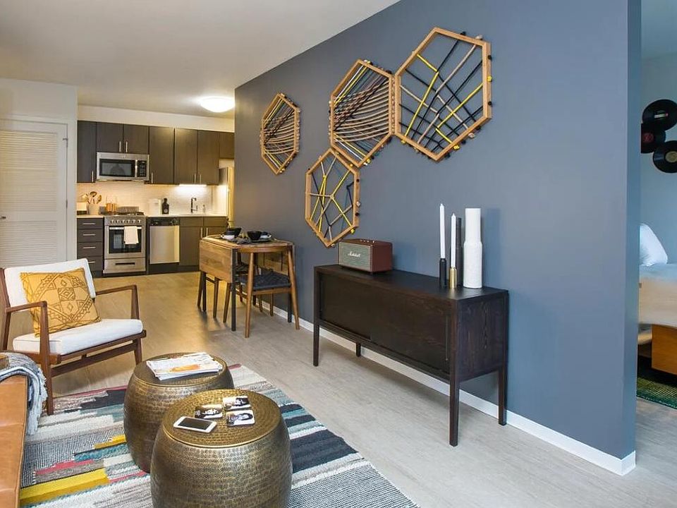 1st image of 163 W Superior St #206