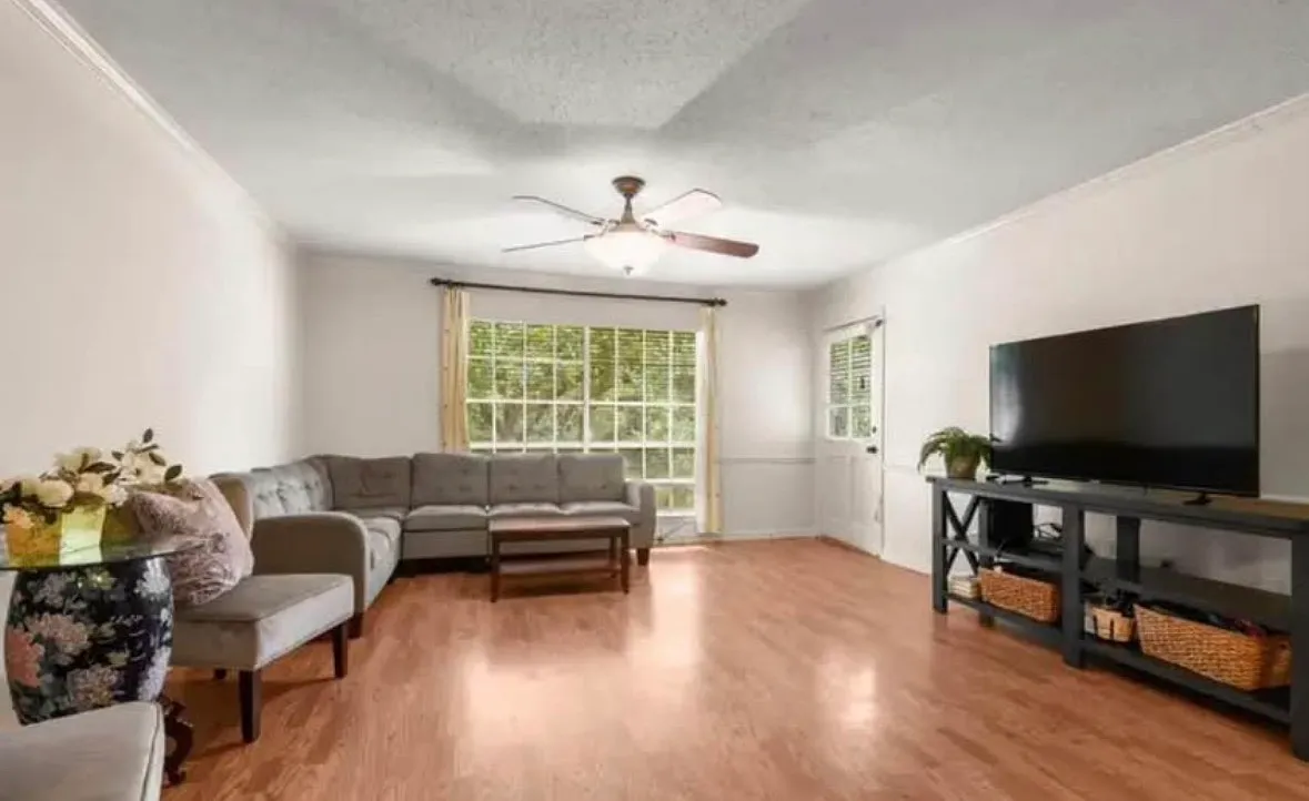 2 bed, 1250 sqft, $1,400 — Photo 1