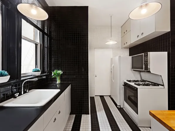 31 East 72nd Street 4B image 11 of 12