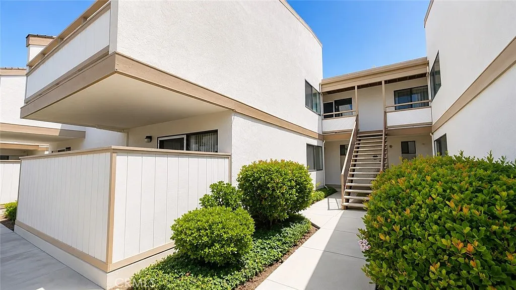 2 bed, 1273 sqft, $2,850 — Photo 2