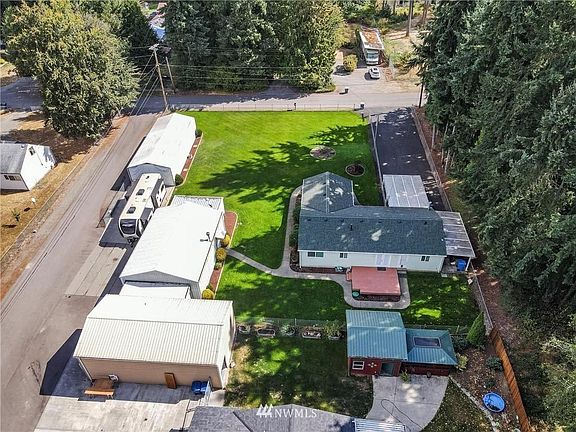 4th image of 10924 74th Ave E