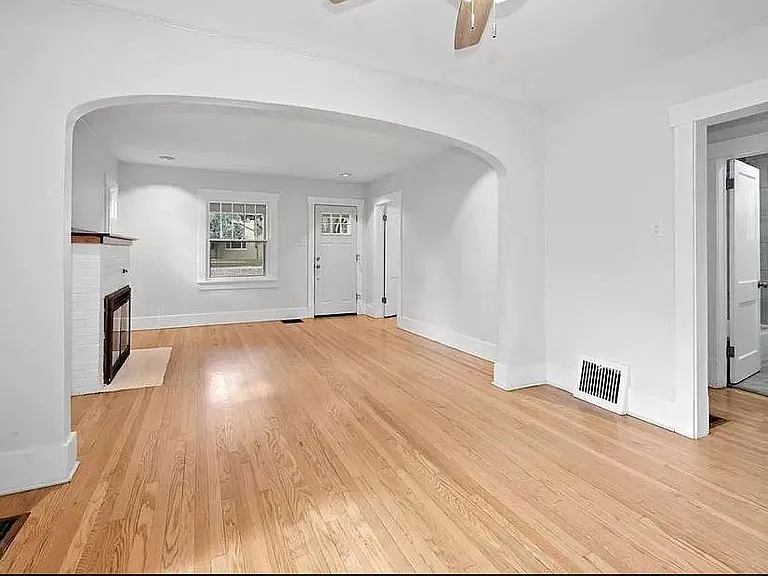 1521 E Platte Ave — Photo 7