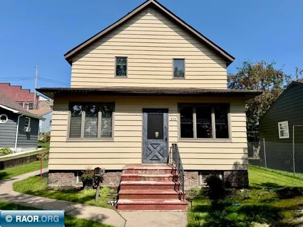 312 1st St SW, Chisholm, MN 55719