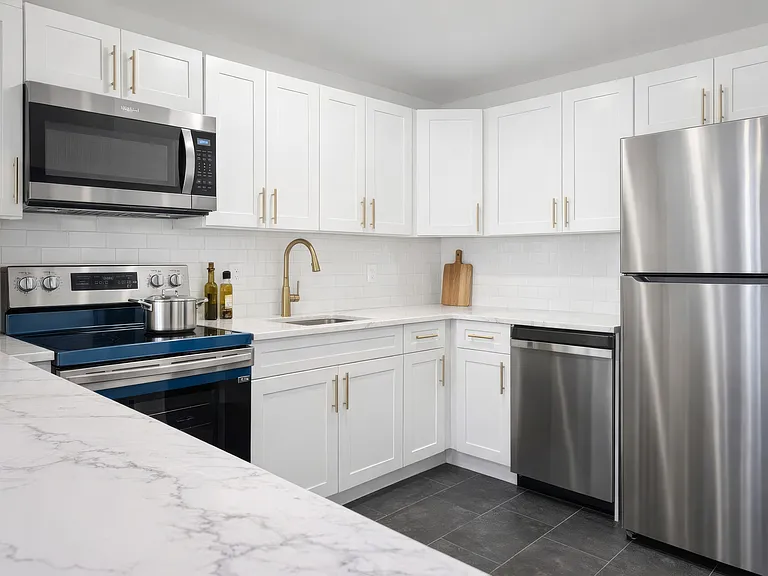 208 Warren St #3 — Photo 7