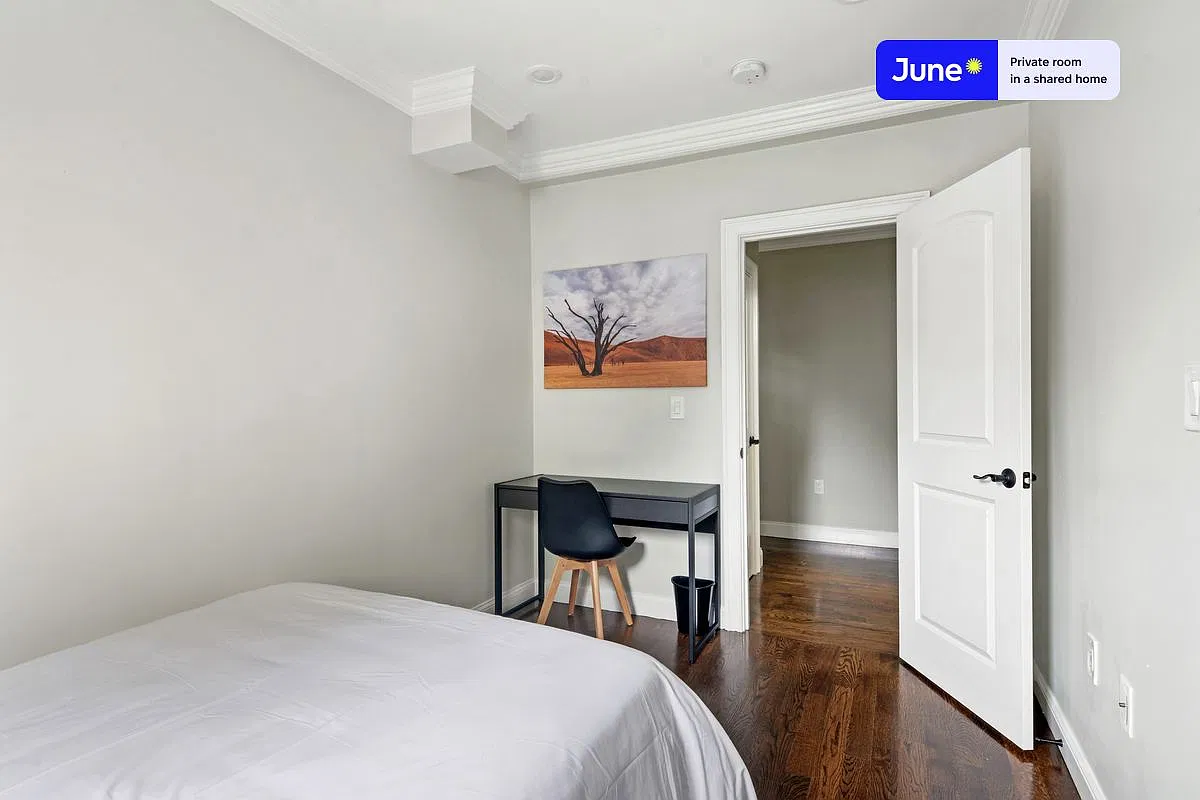 490 Washington St — Photo 3