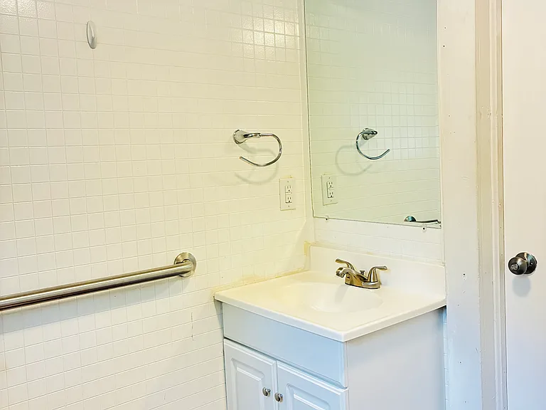 408 Leland St — Photo 11