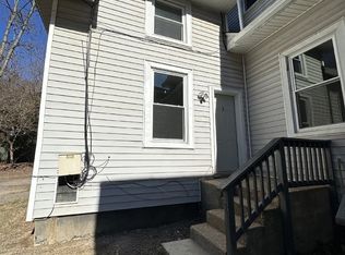 128 College Cir APT 3, Staunton, VA 24401