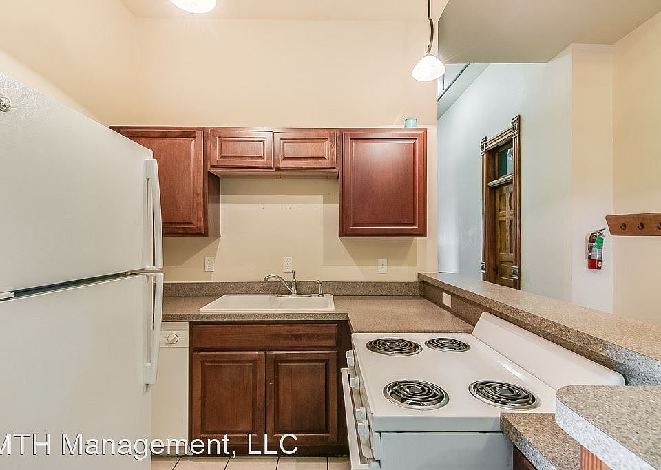 1st image of 208 S Washington Sq #4211482