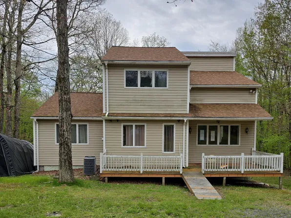 210 Urban Rd, Hawley, PA 18428