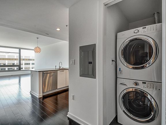 2nd image of 1 Hawthorne St Unit 15D