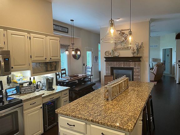 8ft island in kitchen 