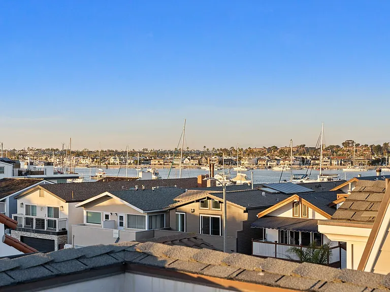 1215 E Balboa Blvd — Photo 45