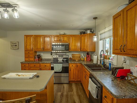 4th image of 109 E Grove St