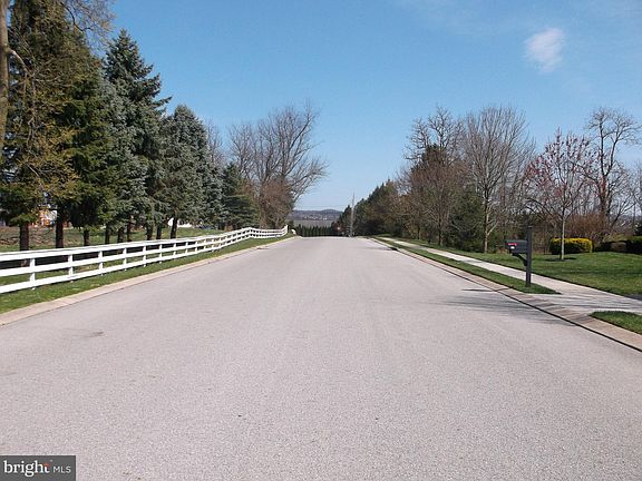 4th image of 631 Parkwood Dr Lot 1