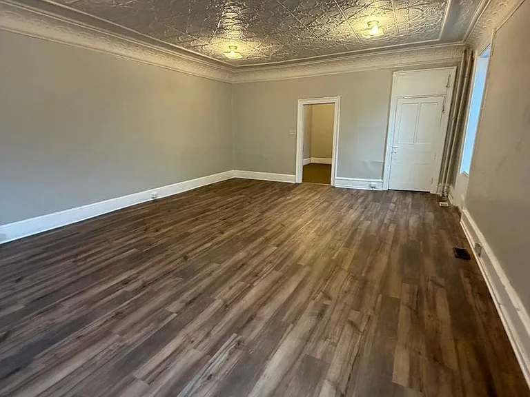1023 Greenwich St — Photo 13