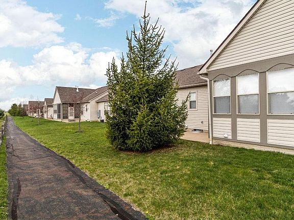 4th image of 171 Pebble Creek Dr SW