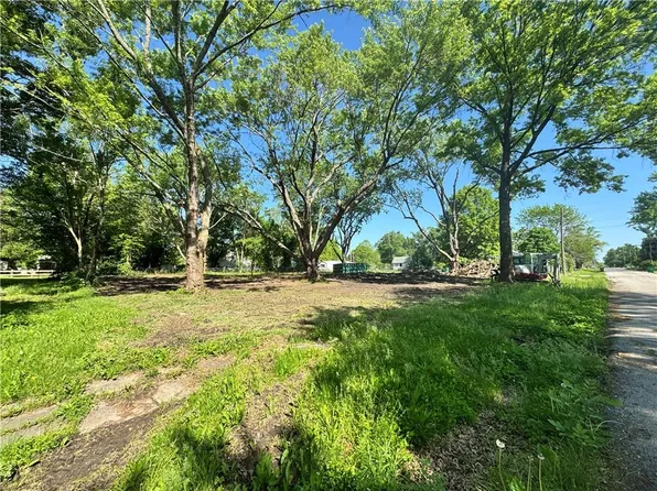 118 N Bates St #1, Adrian, MO 64720