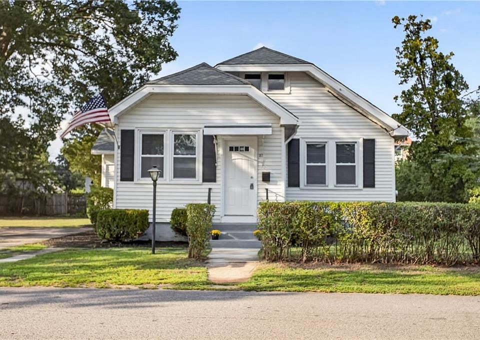 1st image of 37 Lincoln Ave