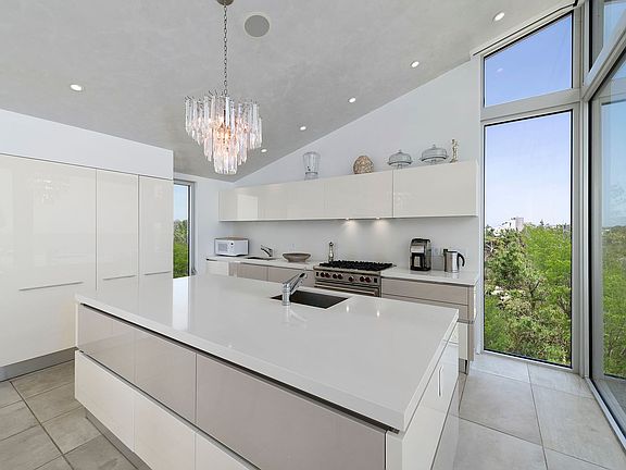 5th image of 319 Marine Blvd