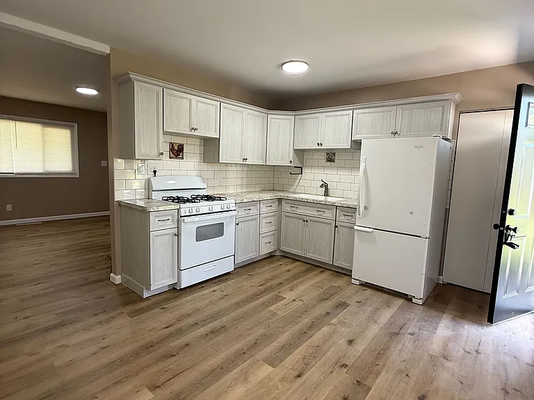 3621 Tylor Dr — Photo 4