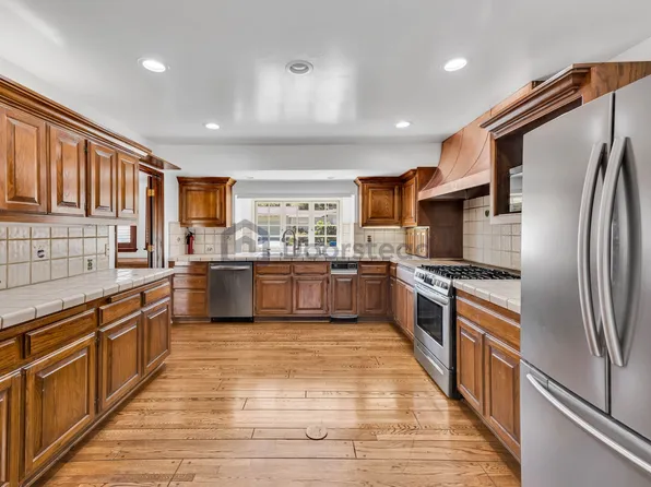 20625 Dumont St, Woodland Hills, CA 91364