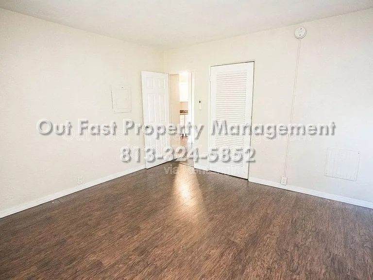 537 2nd St N #C — Photo 11