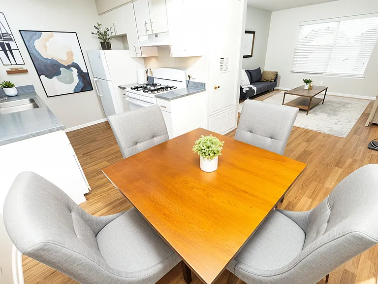 South Point Apartments — Photo 9