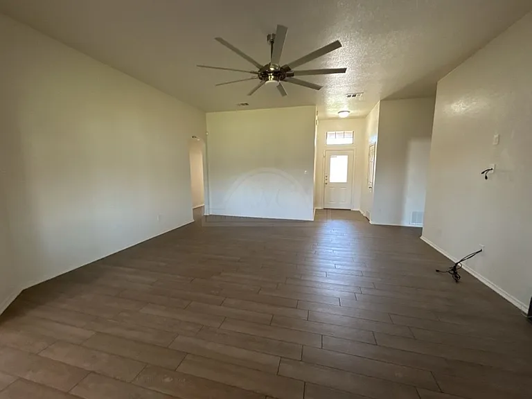 10105 Diana Dr — Photo 3