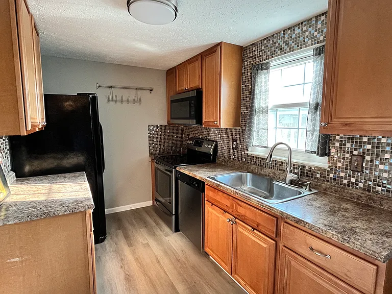 7766 Epsilon Dr — Photo 8