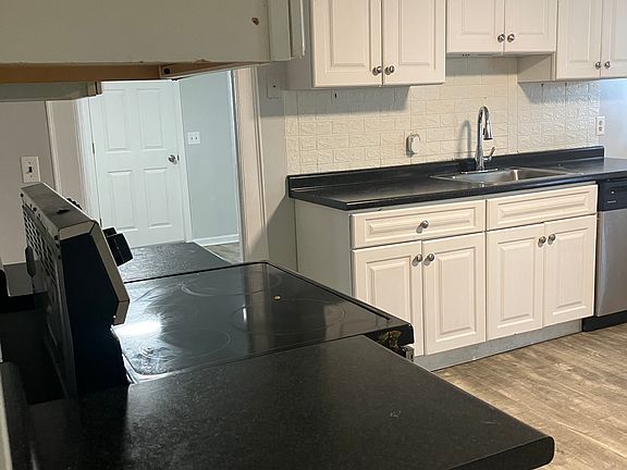 3rd image of 66 Divinity St Unit 1