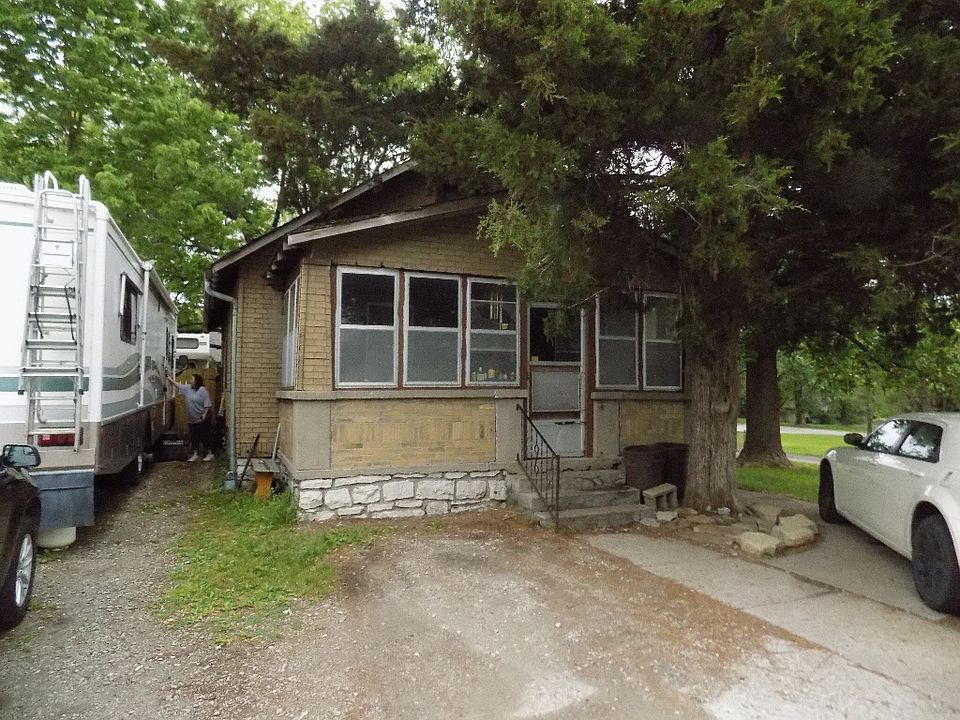 1st image of 141 N 38th St