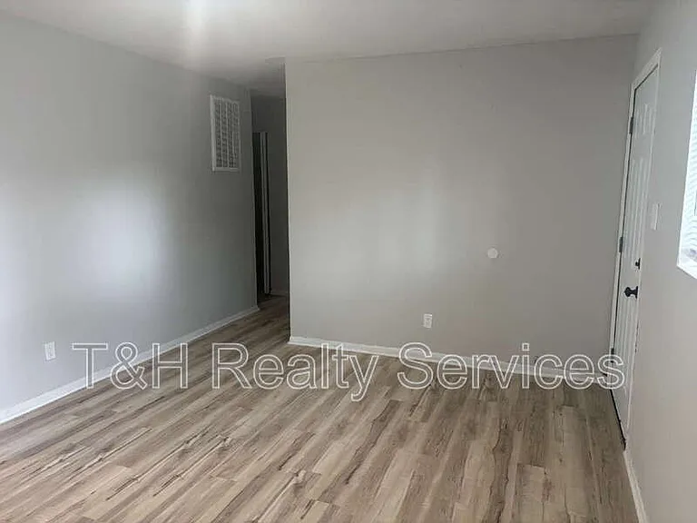 2714 Dawson St — Photo 5